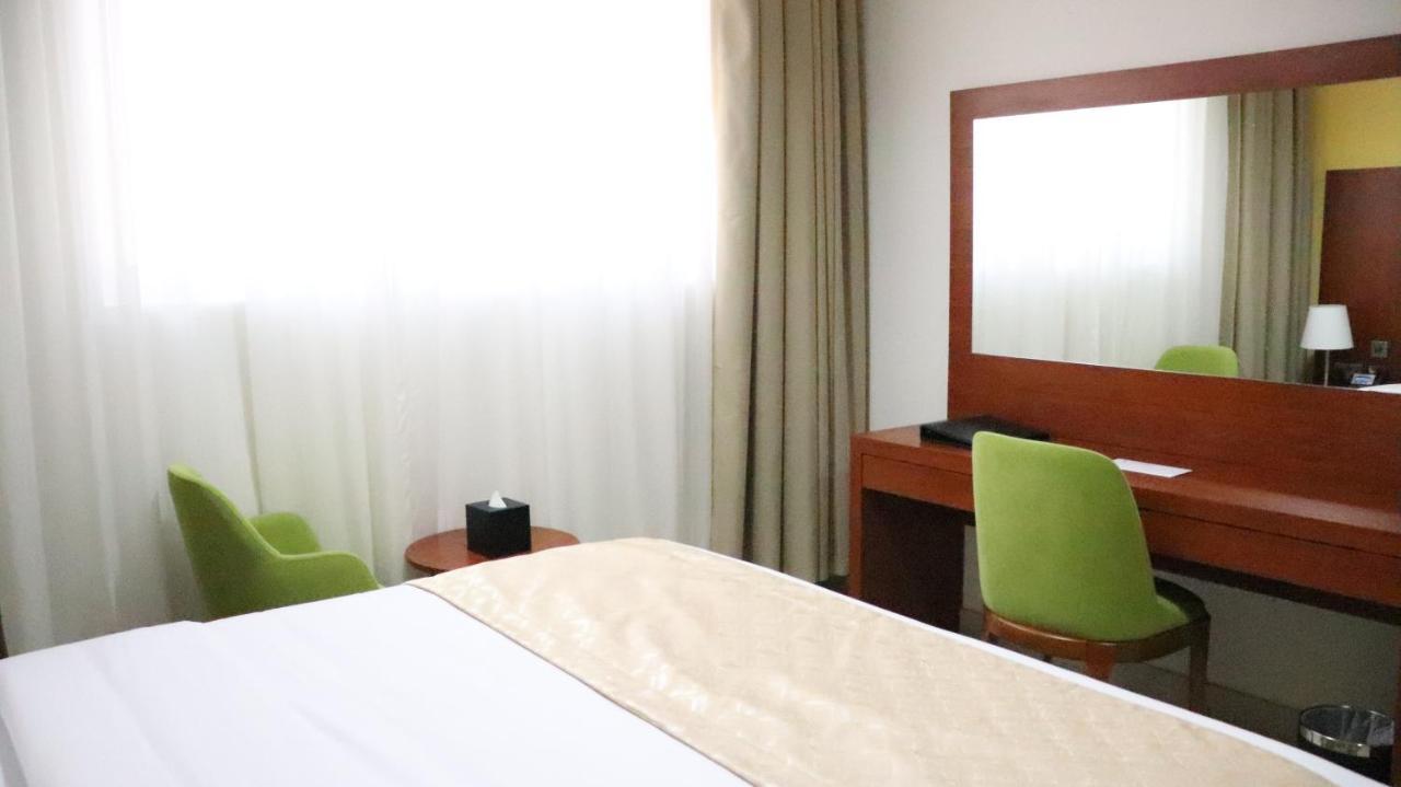 Al Riyadh Hotel Apartments Abu Dhabi Eksteriør billede